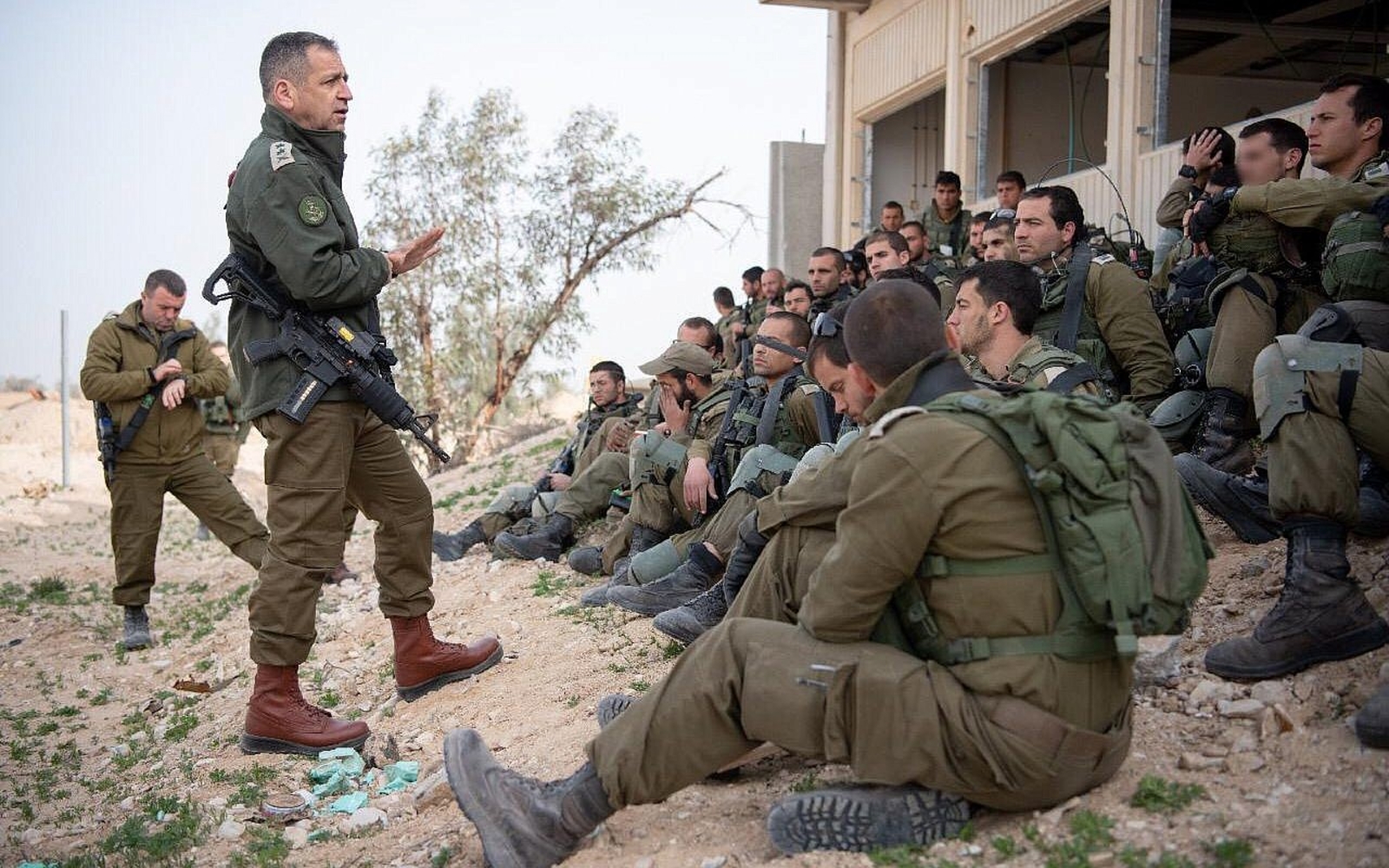 القائد السابق لفرقة غزة: الجيش "الإسرائيلي" يتخبط في الميدان