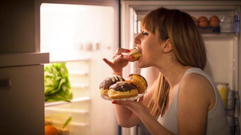 10 مأكولات تجنبيها بعد سن الثلاثين