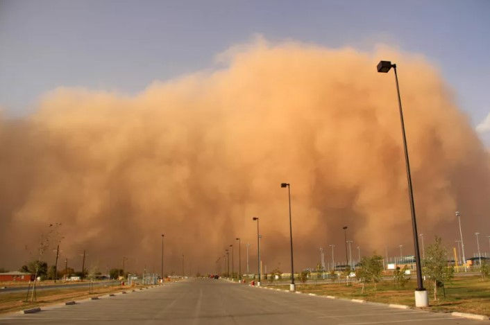 طبيب صدرية وتنفسية مع اقتراب موجة الغبار: ارتدوا الكمامات وأغلقوا النوافذ