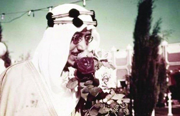 الصحف الفرنسية تنشر صوراً نادرة لملوك المملكة احتفاءً بزيارة ولي العهد‎