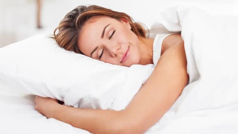 لتنام مسترخيا  ..  6 علاجات طبيعية للأرق