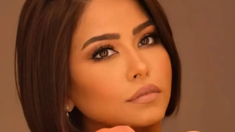 "أزمة صحية وراء غنائها بلاي باك" ..  مصدر مقرب من شيرين يوضح
