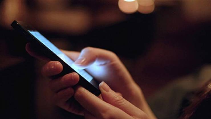 الإفتاء المصرية تحرم تجسس الزوج والزوجة على هواتف بعضهما