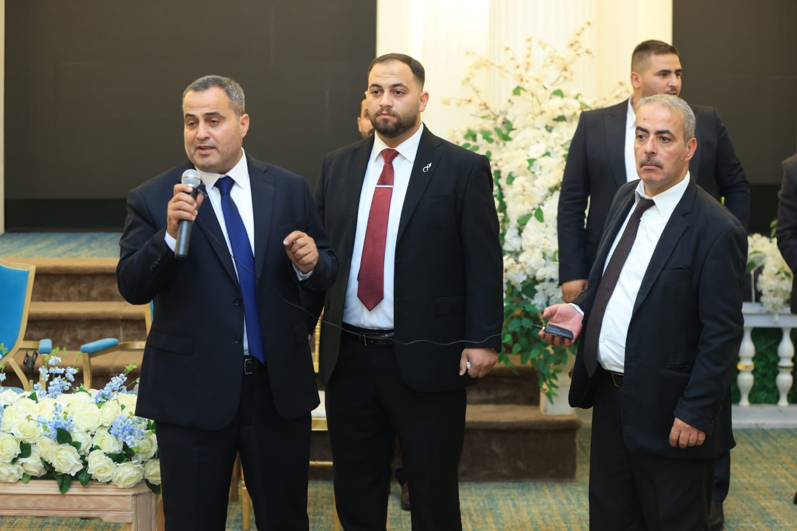 الدكتور محمود فاضل العبداللات يقيم وليمة غداء احتفاءً بزفاف نجله الدكتور فاضل ..  صور