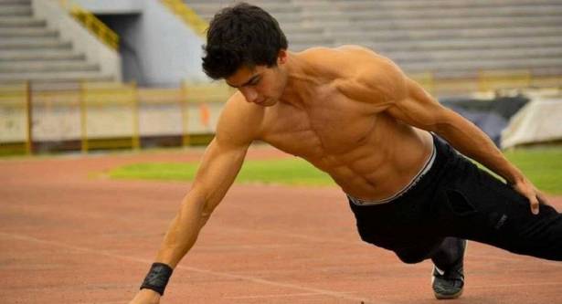 بالصور ..  شاب سوري يدخل موسوعة "غينيس" والسبب هو "بروس لي"