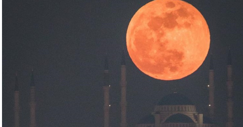 الليلة ..  القمر باللون "الدموي" في أطول ظاهرة خسوف