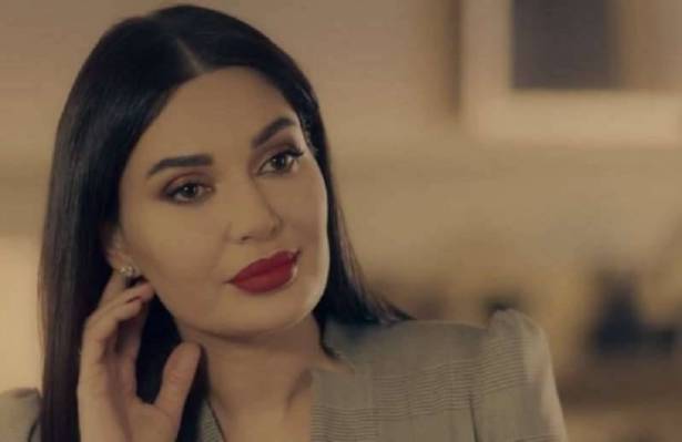 بعد السخرية و الجدل: سيرين تحسم موضوع أحمر الشفاه الفاقع