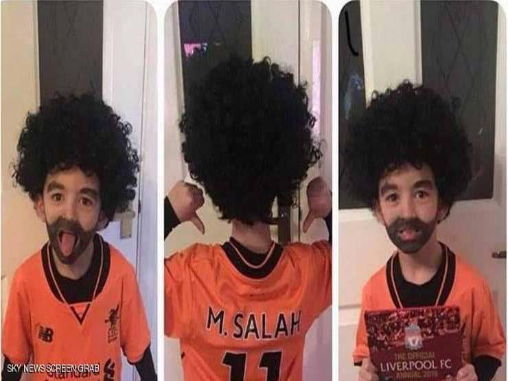 بالفيديو .. طفل "مهووس" بمحمد صلاح يقلده بطريقة طريفة