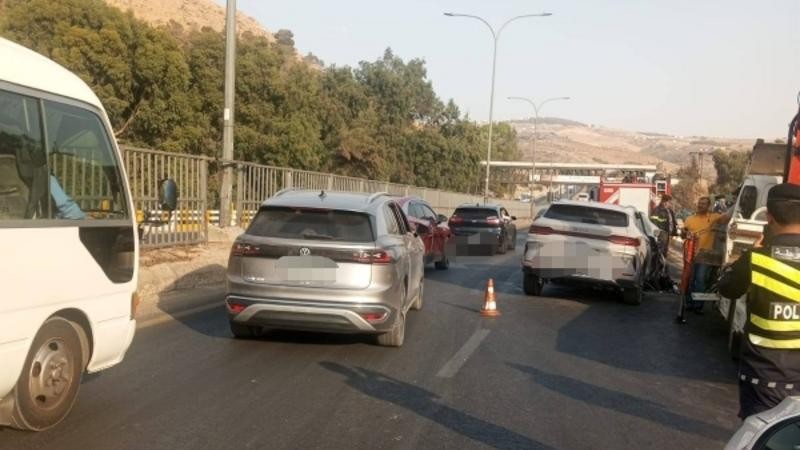 5 إصابات بحادث تصادم على طريق نزول جرش باتجاه عمّان