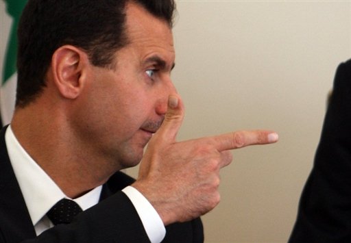 بالفيديو  ..   بشّار الأسد يتحدث لجنوده  أغرب حديث!