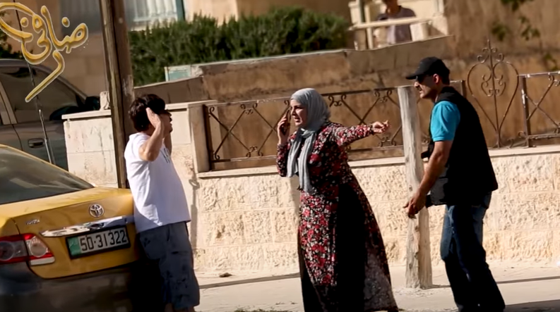 الكاميرا الخفيه: صندوق التكسي مايفتح 