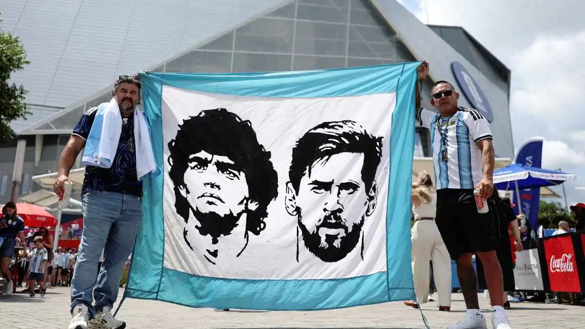 حساب مارادونا يساند ميسي بعد وفاة والده (صورة) 
