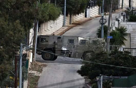 قوات الاحتلال الإسرائيلي تقتحم بلدات فلسطينية عدة وتعتقل العشرات