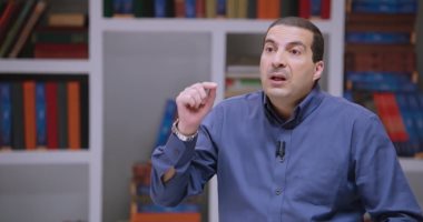 بالفيديو ..  عمرو خالد ينصح طلاب الثانوية:" بلاش تدخلوا علاقات حب الفترة دي"