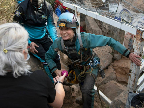 سيدة تقضي 500 يوم في كهف على عمق 70 متراً ..  فماذا حدث لها؟