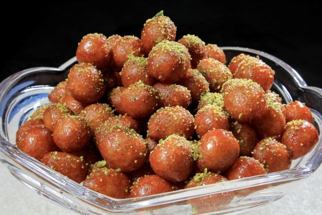 لقيمات محشية بالقشطة