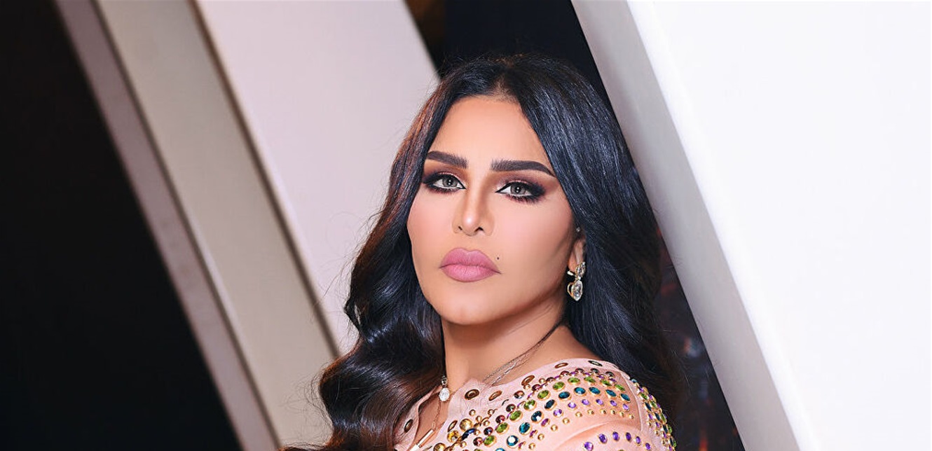 بالفيديو  ..  أحلام تتناول ورق العنب بيدها من طبق الشيف بوراك ..  وتتعرض للانتقادات 