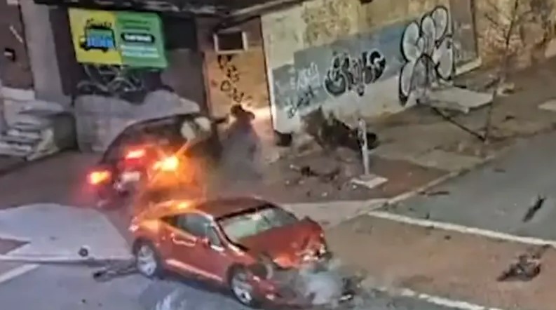 شاهد ..  مطاردة بين الشرطة الأميركية وسيارة مسروقة انتهت بمأساة
