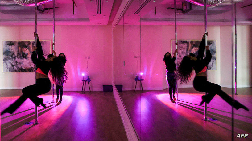 (لن أستحي من أنوثتي)  ..  قصة سعوديات مع الرقص على العامود