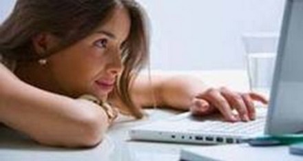 احب شخص عن طريق الفيس وهو لايعرف