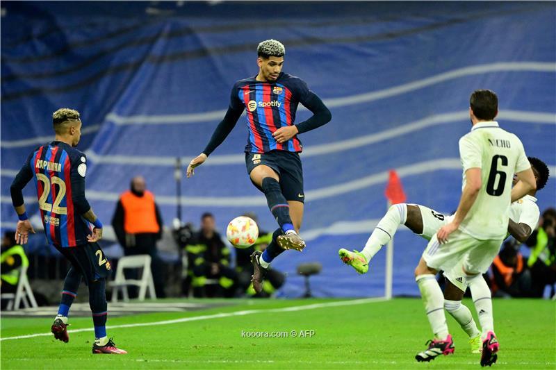 قبل الكلاسيكو ..  أراوخو يختار اللاعب الأخطر في ريال مدريد