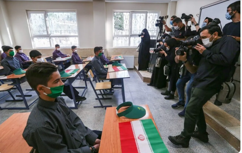 إغلاق 7 مدارس إيرانية في الإمارات والكويت