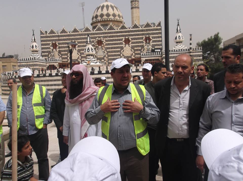 النائب يحيى السعود يلبس افرهول عمال الوطن‏