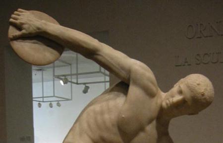 ارادت قطر ستر عورة تمثالين فاستعادتهما اليونان
