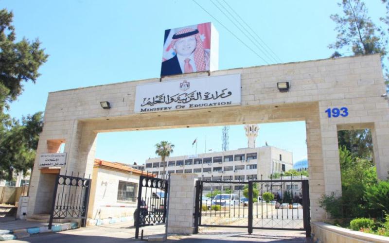 معلمون يطالبون وزير التربية بإنصافهم بعد تحويل دبلوم تكنولوجيا المعلومات والاتصالات من تربوي إلى مهني