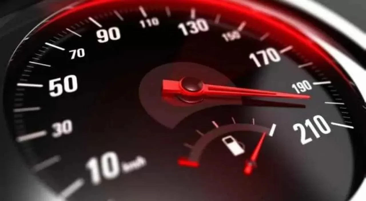 ضبط مركبات تسير بسرعات تصل إلى 232 كم/ساعة