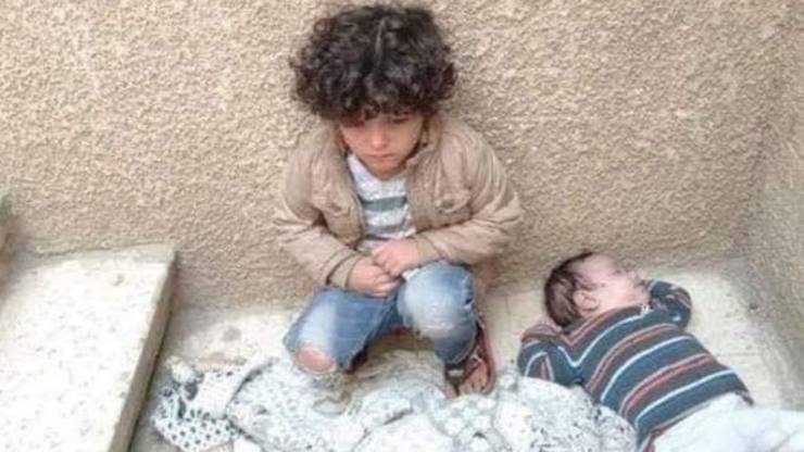 قصة فلسطيني وزوجته تركا طفليهما للجوع والبرد
