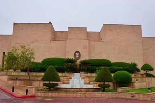 السعودية .. فضيحة أخلاقية تلاحق موظفًا بالسفارة الهندية 