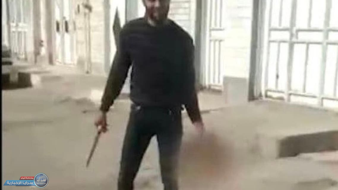 إيراني يقطع رأس زوجته ويسير به في الشارع وهو يبتسم  ..  فيديو 
