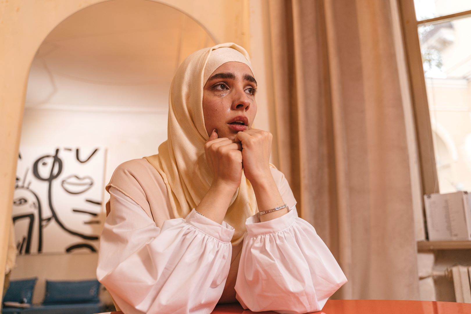 تفسير حلم البكاء بدموع بدون صوت للعزباء