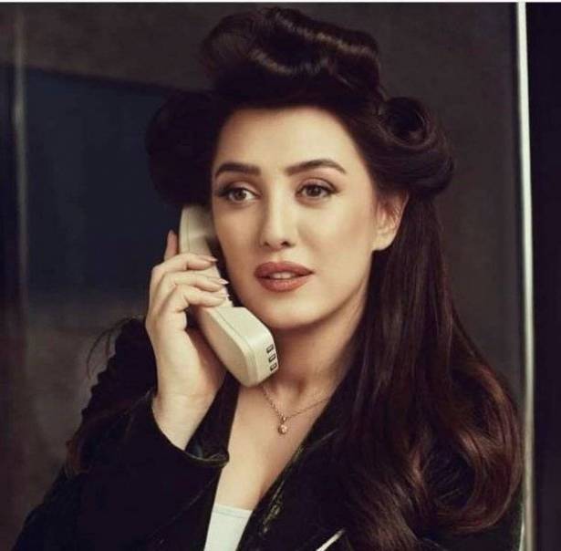 بعد الانجاب ..  كندة علوش تتألق في جلسة تصوير كلاسيكية  .. صور 