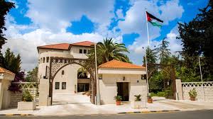 أردنية تسأل الحكومة عن الحظر الشامل في 25 كانون أول ..  ووزير يجيب