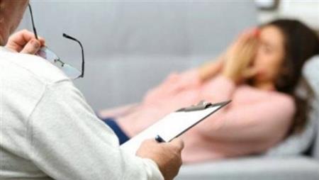 المجالي: اثناء خدمتي ضبطت طبيبا يمارس الرذيلة في عيادته ويخدر مريضاته ويبتزهن بالصور 