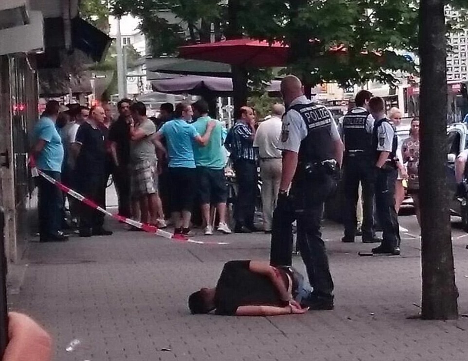 بالفيديو والصور  ..  تفاصيل بشعة لجريمة "الساطور" في ألمانيا  ..  المجرم قتل امرأة حامل  