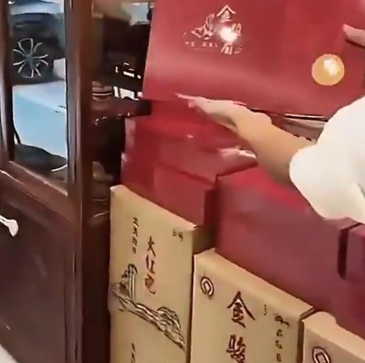كيفية تغليف الهدايا على الطريقة الصينية دون استخدام أي لاصق - فيديو