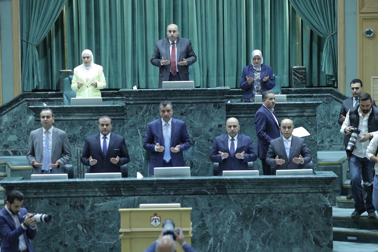 القاضي ينعى الخريشا والملكاوي في مستهل جلسة النواب 