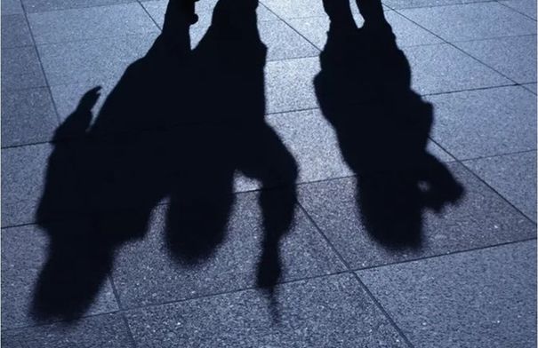 سوري يقتل زوجته بسكين ..  وابنه يطعنه انتقاماً في تركيا