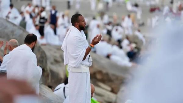 السعودية: اكتمال تصعيد جميع الحجاج إلى مشعر عرفات