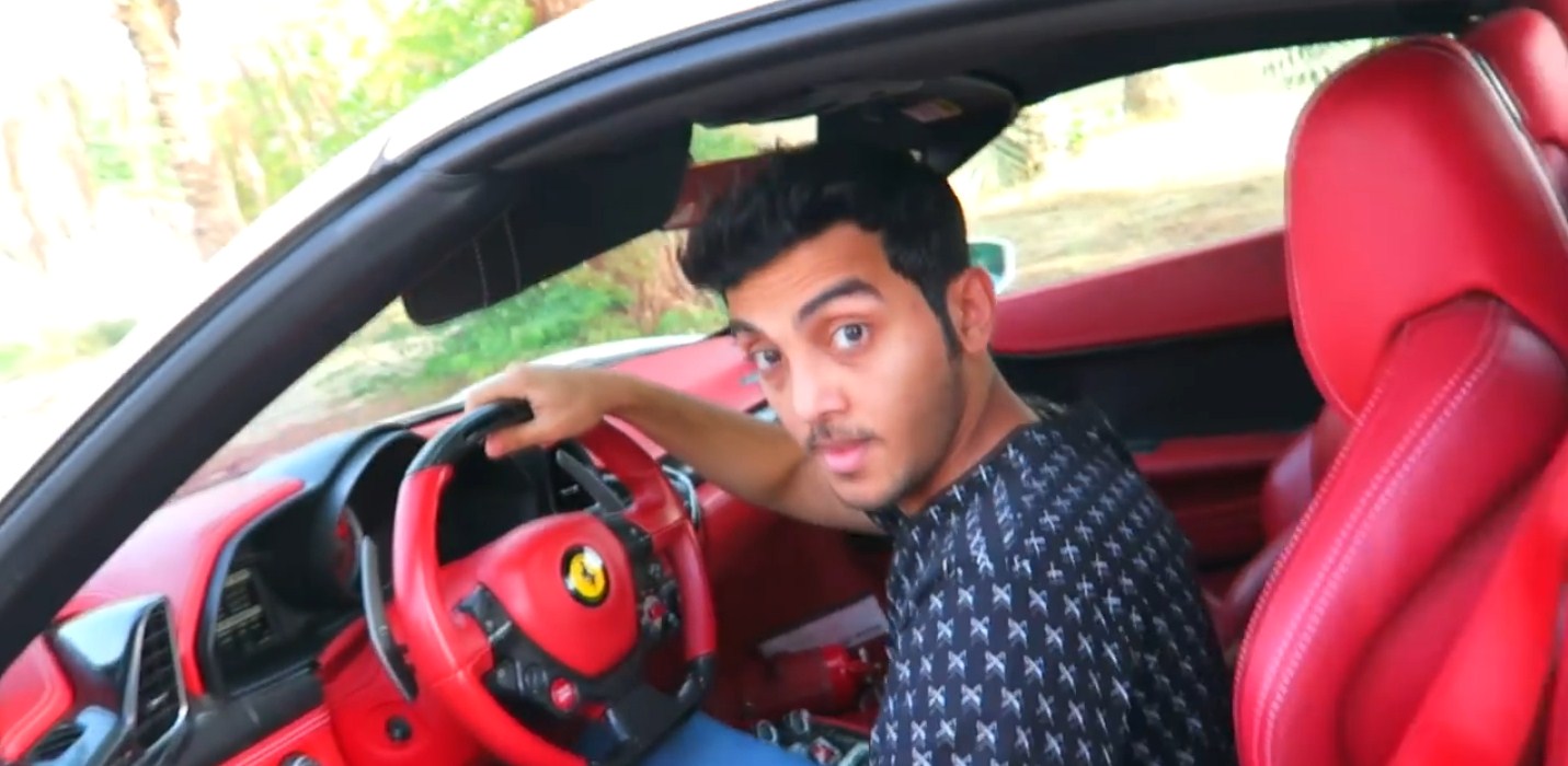 بالفيديو  ..  خليجي شاب يشتري سيارة " فيراري " من خلال أرباحه في " يوتيوب " 