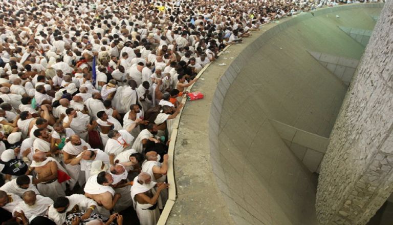بيان رسمي يحذر: غرامة 20 ألف ريال لمن يؤدي الحج دون تصريح