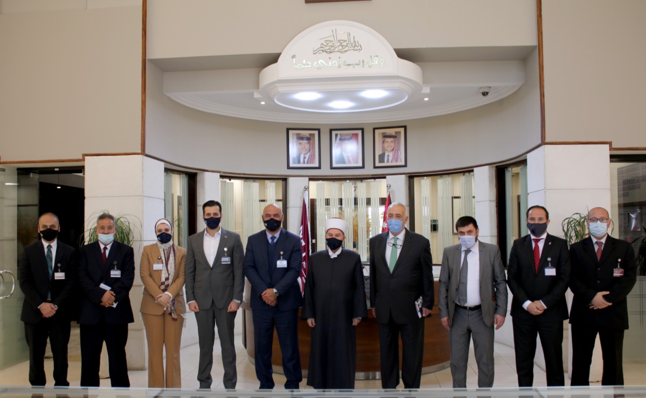 مفتي المملكة في جامعة الشرق الأوسط لتوطيد التعاون 