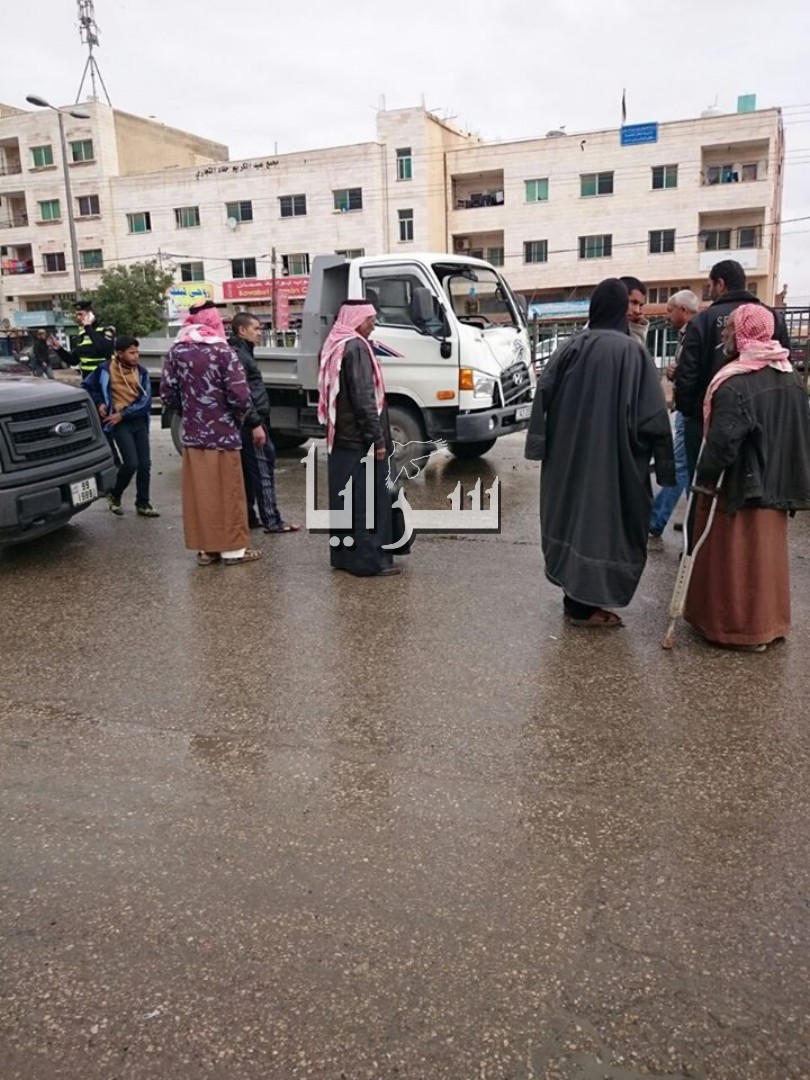 بالصور ..   عمان : اصابة شخص بتصادم (3)مركبات في زيزيا