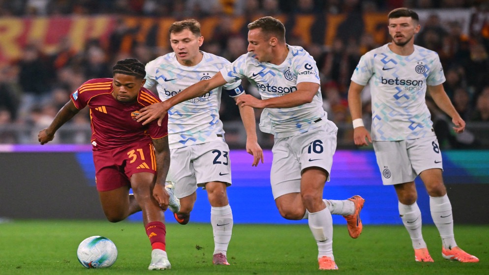 إنتر يهزم روما 1-صفر ليشعل سباق قمة الدوري الإيطالي