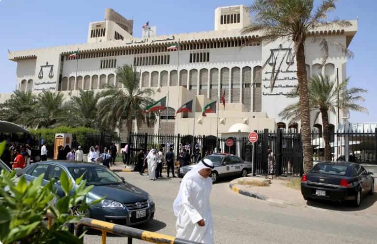 محكمة كويتية تعاقب 3 مصريين بالسجن وغرامة ضخمة بقضية (اختلاس أموال صندوق إعانة المرضى)