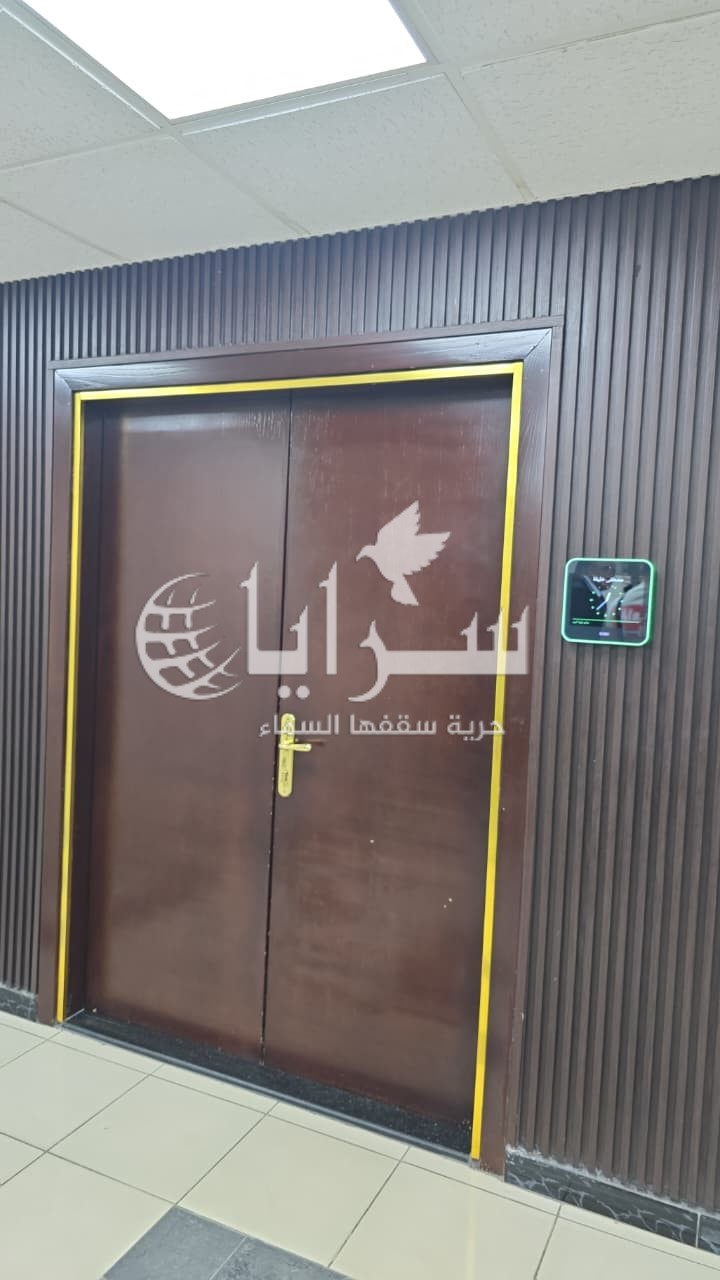 رئيس لجنة الزراعة يُخرج الصحفيين من القاعة ويغلق الباب أمامهم