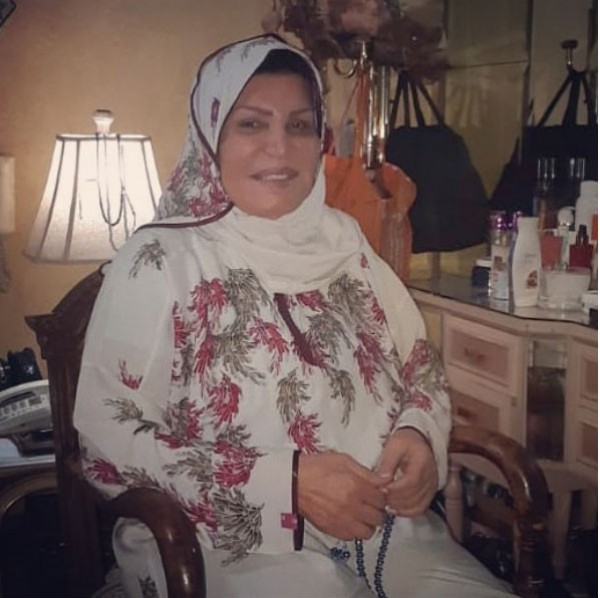 نجوى فؤاد تظهر بالحجاب والعباءة